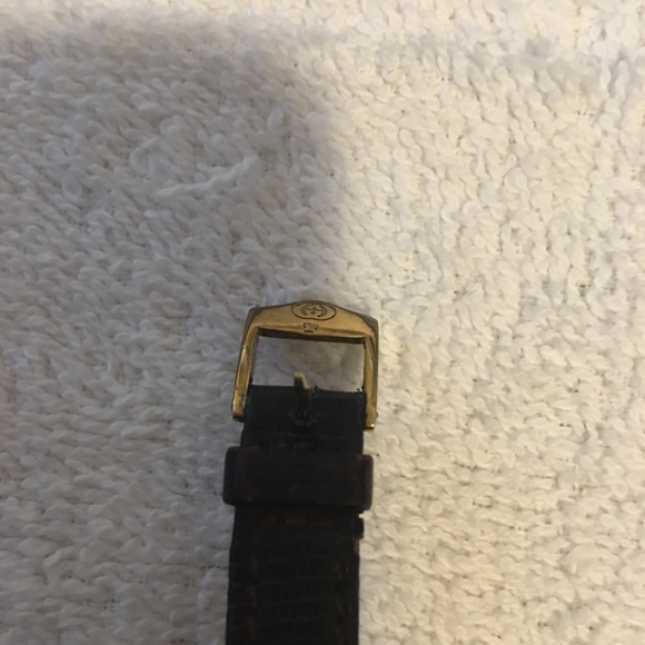 Woman Gucci Watch - Picture 3 of 11